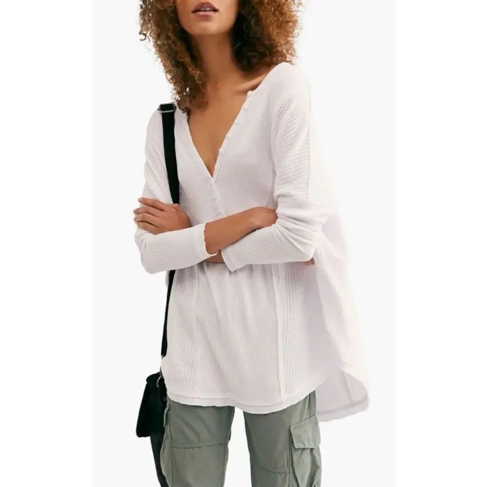 Free People Leo Henley Tee in white Size S Bottom~ Pristine